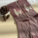 جوراب ساقدار زنانه چتیک Chetic طرح لاما زرشکی راه راه