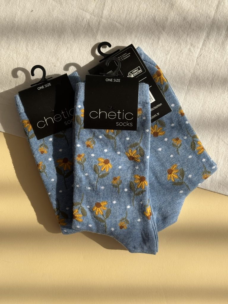 جوراب ساقدار زنانه چتیک Chetic طرح گل بابونه زمینه آبی