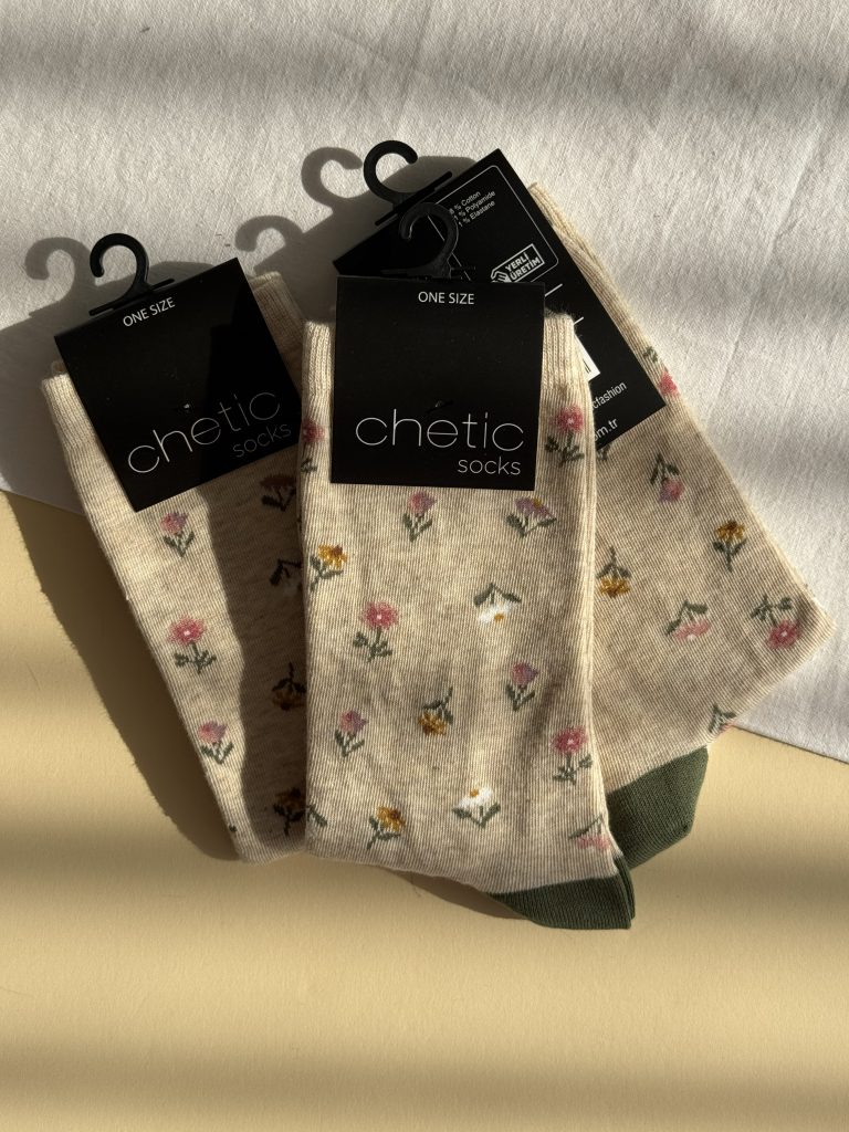 جوراب ساقدار زنانه چتیک Chetic طرح گل زمینه کرم