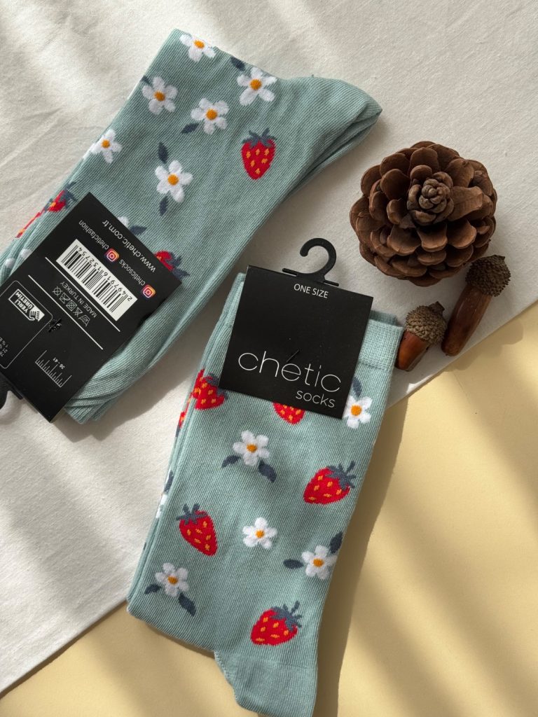 جوراب ساقدار چتیک Chetic زنانه طرح توت فرنگی و گل